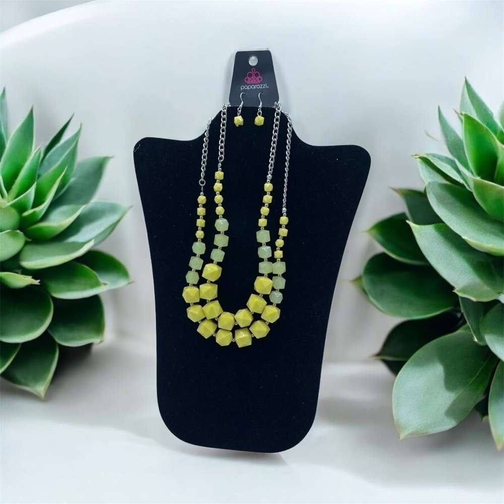 Paparazzi "Summer Excursion Necklace w/Earrings NWT